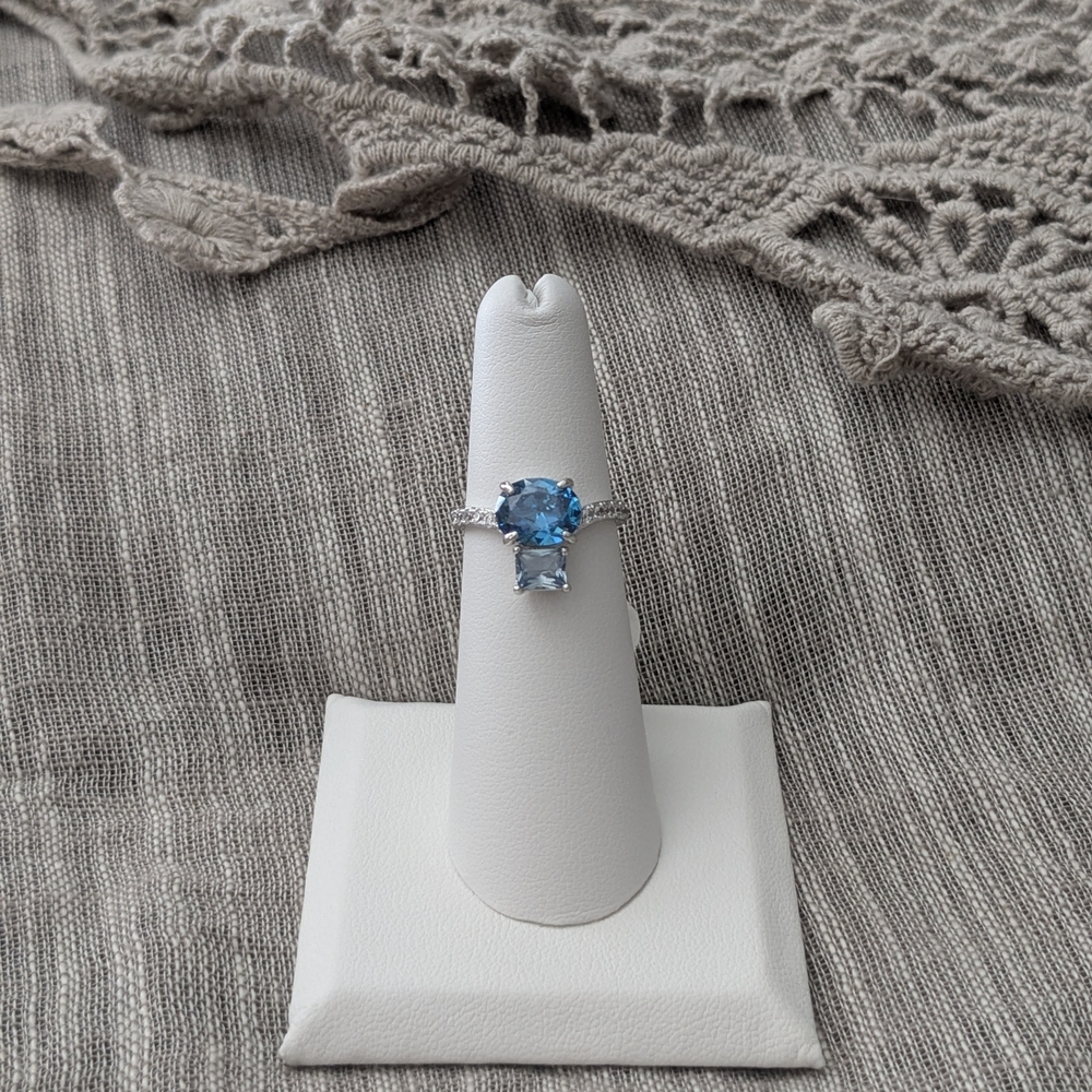 Elegant Silver Blue Gemstone Ring